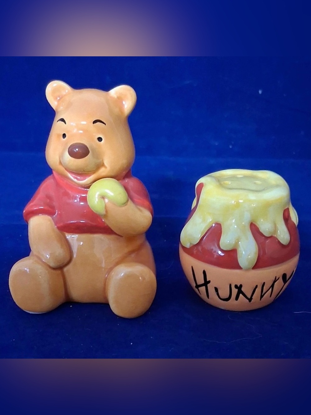 Disney Winnie the Pooh Ceramic Figurines w/Hunny Pot Salt & Pepper Shakers (LC)